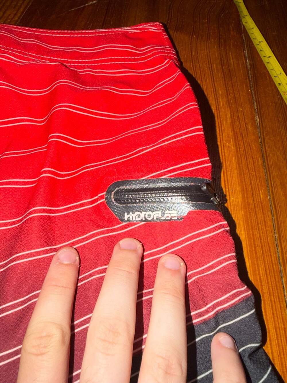 Oakley Hydrofuse Board Shorts Red Black Striped Size 32 - Picture 5 of 5